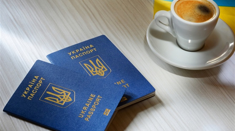 Куди українці можуть поїхати без візи у 2020 році 