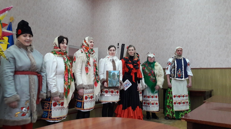 Білопільські аматори сцени щедрували і збирали кошти на лікування маленької дівчинки