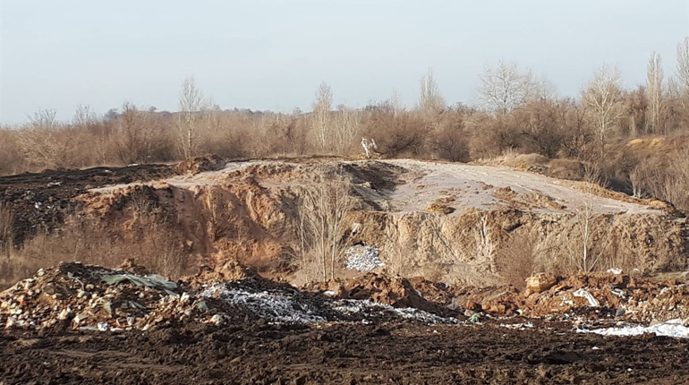 Вода чи хімія: що виливають до Смирнівського полігону промислових відходів?