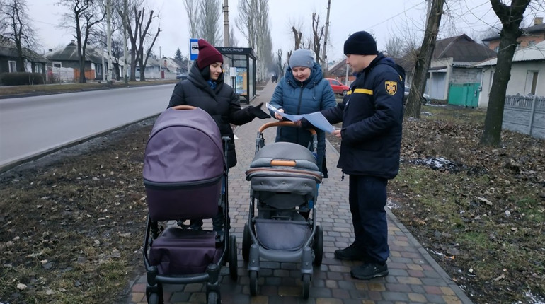 Рятувальники Добропілля поглиблюють знання громадян з питань мінної безпеки
