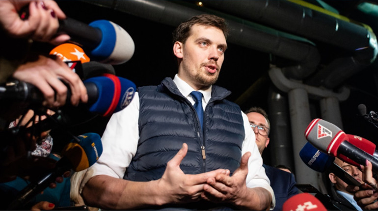 Прем'єр-міністр України Гончарук подав у відставку після скандалу з образами президента Зеленського