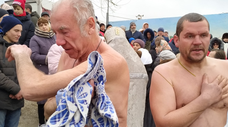 В Геническе прошли Крещенские купания. Фоторепортаж + видео