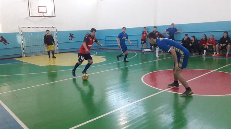 Відбулися відразу два тури зимового чемпіонату з футзалу  