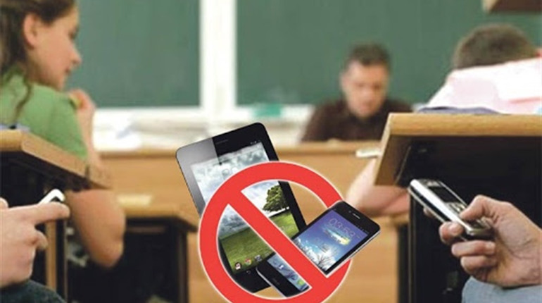 Мобільні телефони в школі: дозволити не можна заборонити. Де ставити кому, вирішить Верховна Рада