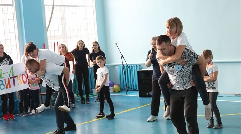 Дві  троїцькі родини стали переможцями змагання "Тато, мама, я – спортивна сім'я"  