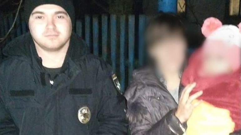 Полицейские вернули жителю района жену и дочку