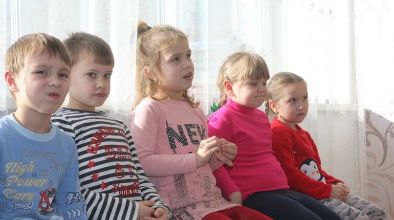 Вихованці дитсадка "Теремок" розмірковують, що таке кохання 