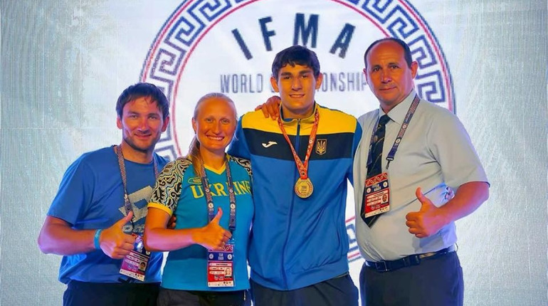У Лозовій чемпіону світу з таїландського боксу Василю Сорокіну виділили житло