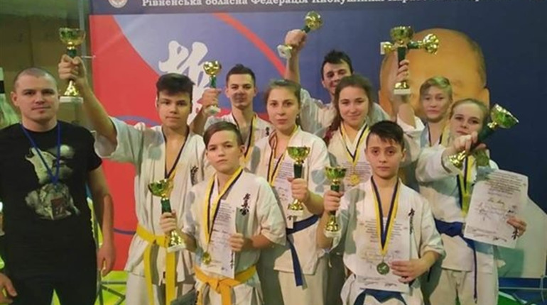 9 медалей, кубок та чорний пояс: здобутки наших каратистів