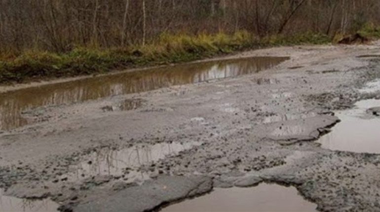 У Шостці провели сесію районної ради. Вирішували, яку дорогу потрібно відремонтувати першочергово
