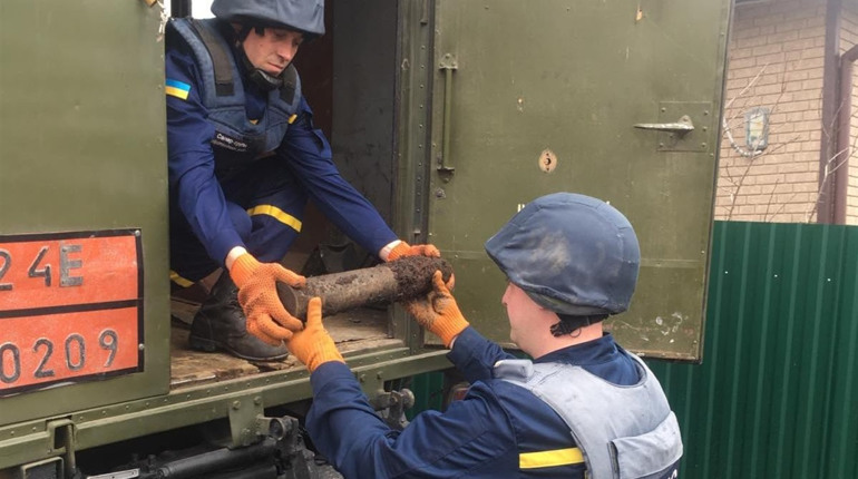 Піротехніки знищили 3 вибухонебезпечні предмети в Чернівецькій області