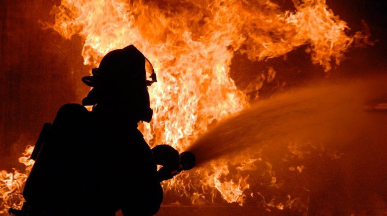 В Троїцькому через пожежу згоріла будівля