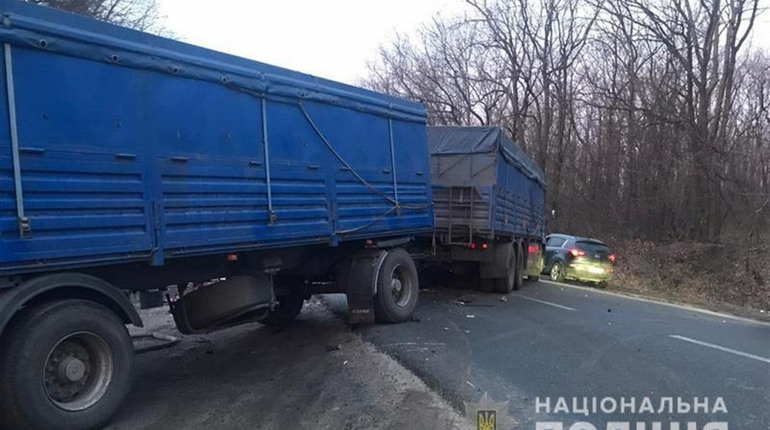 Під Куп'янським в автокатастрофі загинули подружжя троїчан, які їхали з заробітків з Києва