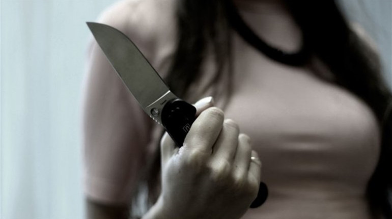 В Плавском мужчина, получивший ножом в грудь, чуть не умер до приезда скорой 