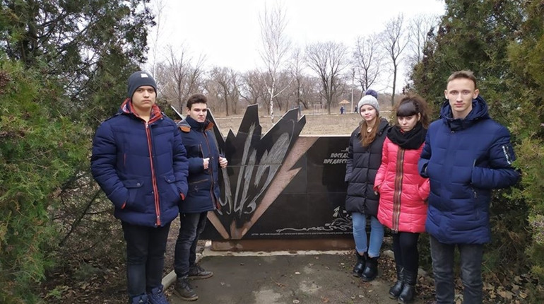 Учні попаснянської школи дослідили історію пам’ятників міста та створили свій сайт