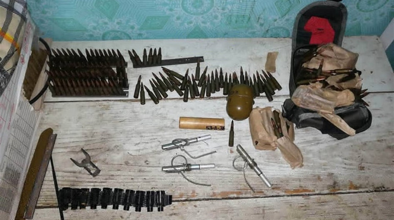 Вдома тримав гранати та патрони: на Лозівщині затримали чоловіка, що продавав зброю