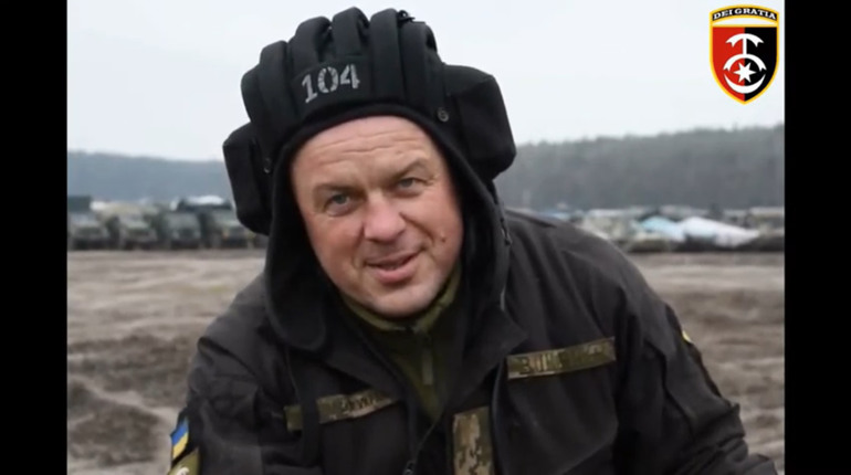 Як чоловіки тридцятки вітають жінок зі святом
