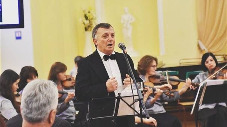 Сьогодні у Кременці 60-річний ювілей відзначає художній керівник будинку культури Володимир Дзюма