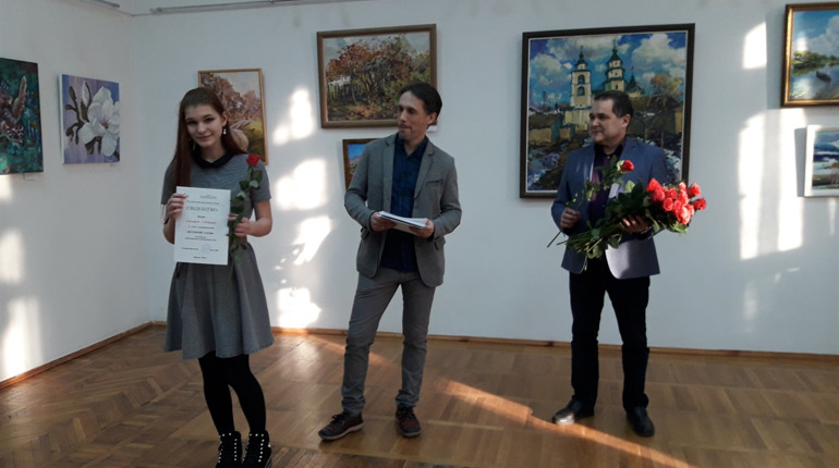 Живопис, батік та керамічна глазур: у Шостці відкрилася виставка «Весняний капіж»
