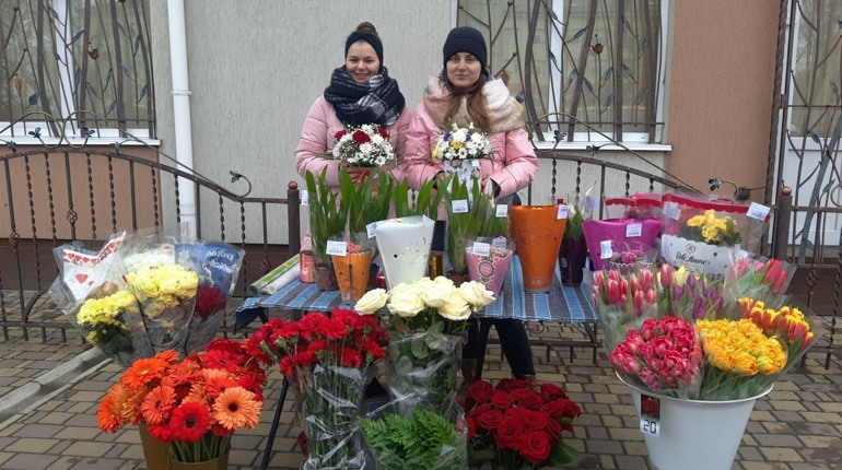 Мешканці Володимиреччини готуються до жіночого свята – купують та продають квіти 