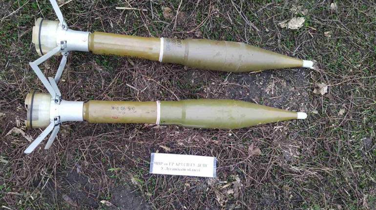 Поблизу Сватового рятувальники знайшли боєприпаси та підривники до снарядів
