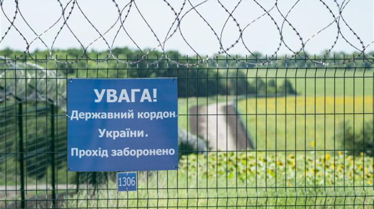 Україна на два тижні закриває свої кордони для в’їзду іноземців, але заробітчан додому пускатимуть