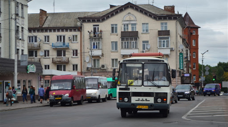 У Ніжині зупиняють роботу пасажирського автомобільного транспорту