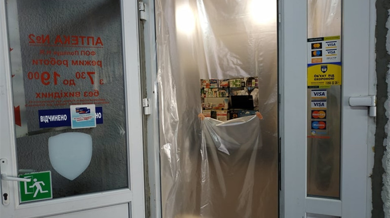Карантин: у Кіцмані скуповують продукти і ліки, але паніки поки не помітно