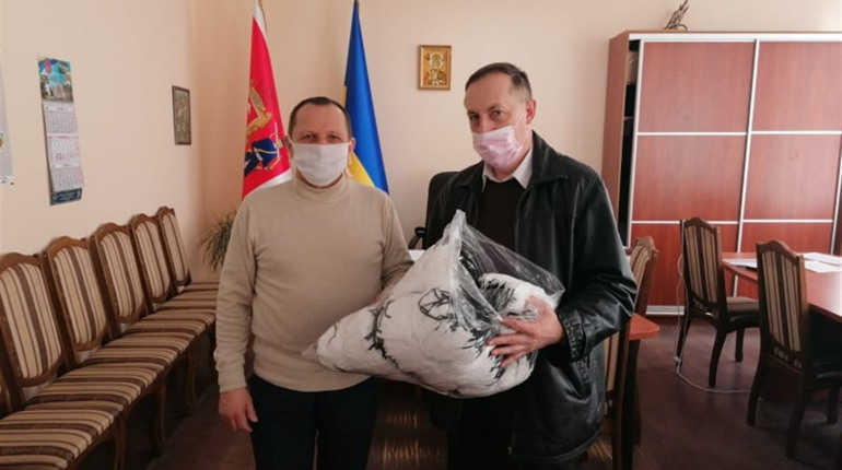 Підприємці Старокостянтинова шиють марлеві маски
