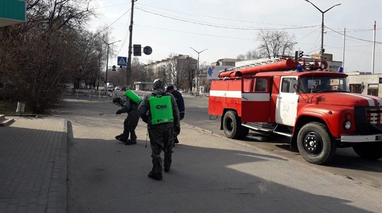 Зупинки та багатоповерхівки: у Новограді провели дезінфенкцію