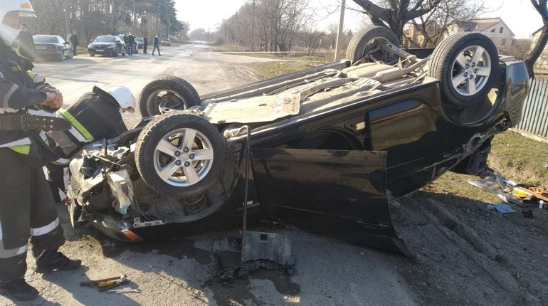 ДТП у Заводському: водій, не впоравшись з кермуванням, зазнав серйозних травм (фото, відео)