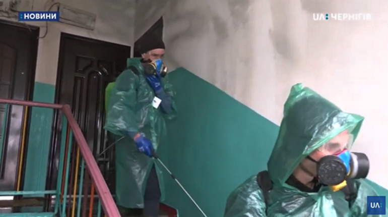 Як і чим дезінфікують під’їзди в Ніжині. Відео