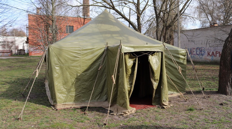  У Ніжині біля інфекційного відділення встановили намет