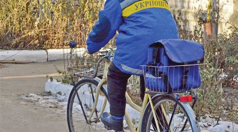Укрпошта безкоштовно відправляє і доставляє медикам засоби індивідуального захисту