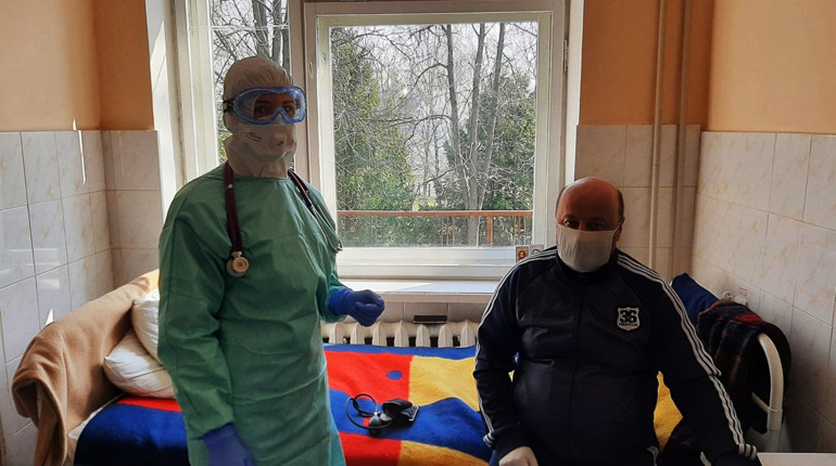 Хворий на коронавірус житель Кіцманщини розповів, як себе почуває. Він звернувся до лікарів вчасно