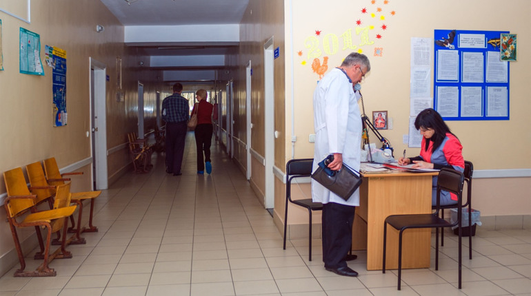 Які обов’язкові обстеження потрібно проходити людині: роз’яснює лікар