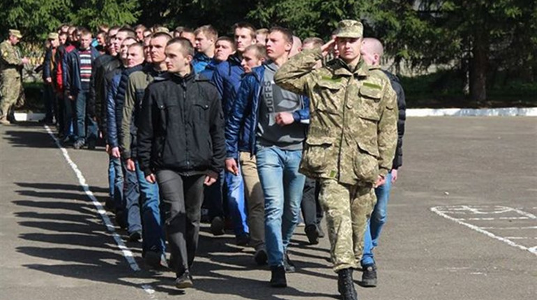 Служба почекає. Весняний призов перенесли на літо