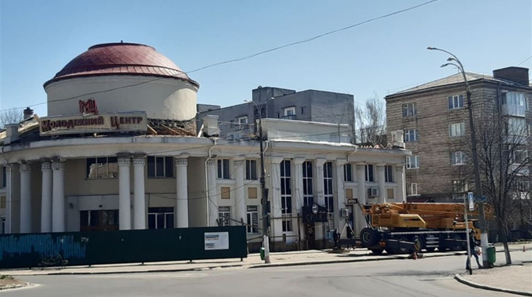 Реставрація Молодіжного: що вже зробили