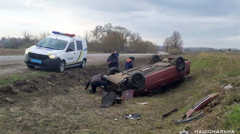 У районі ДТП: автівка з'їхала у кювет