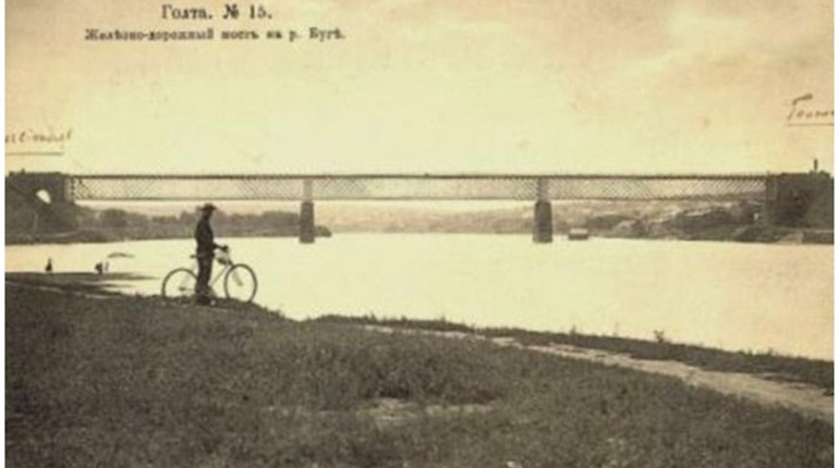 Фотоархів. Залізничний міст у Первомайську: як було і як стало