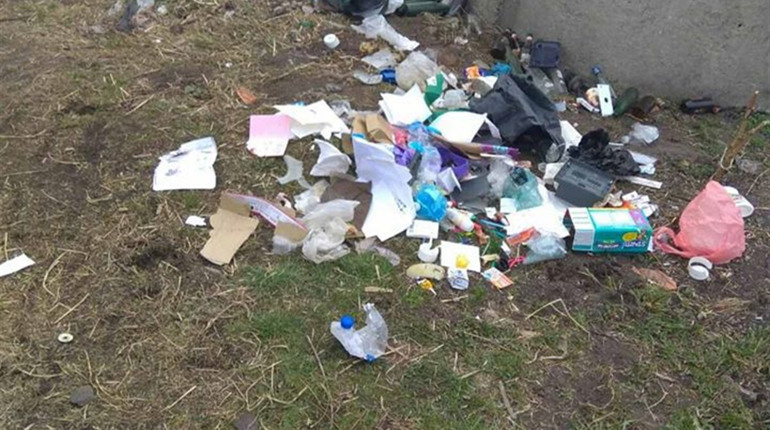 Понад 1000 грн. штрафу загрожує жінці за викинуте на березі річки сміття