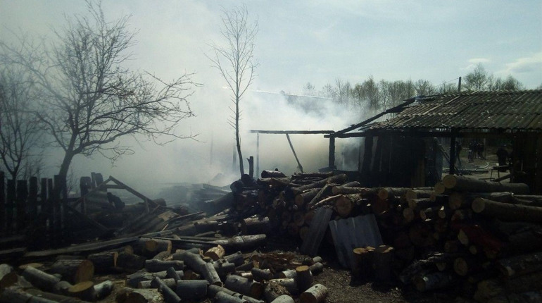 Згоріла худоба: сарненські пожежники гасили вогонь в господарстві