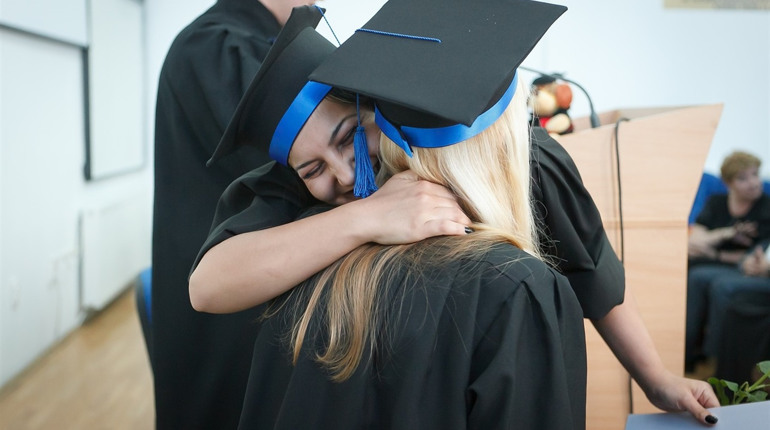 Табелі видадуть до 15 червня, а випускні вечори та останні дзвоники рекомендують відмінити: МОН