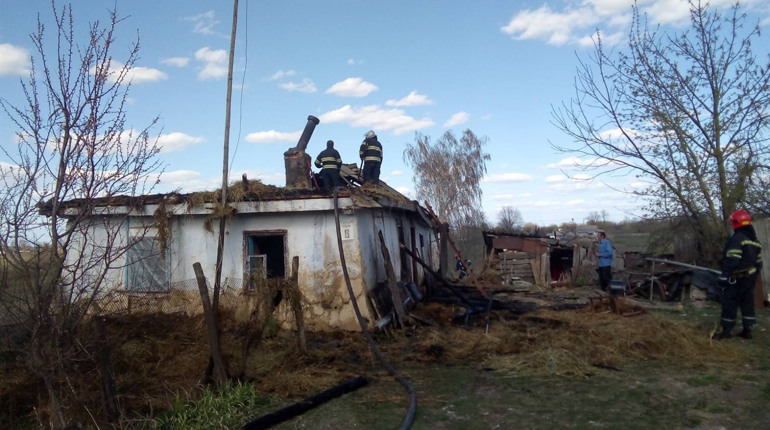 На Великдень в Острополі згорів будинок