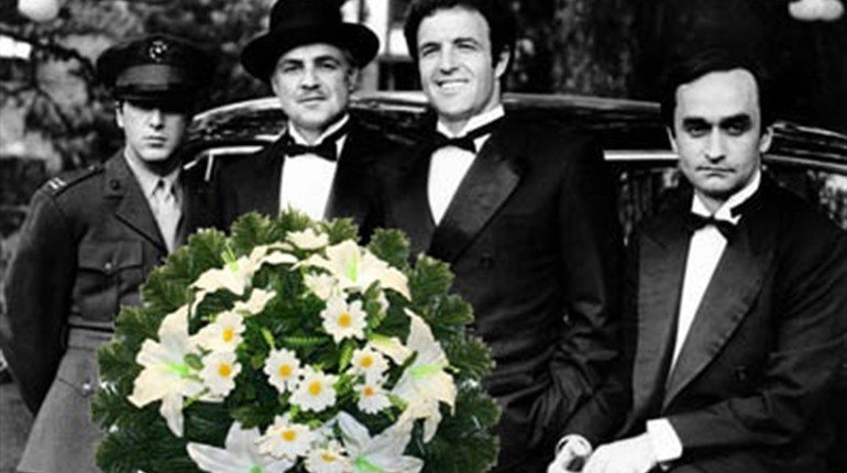 Борг перед померлою бабусею чи що люди скажуть: навіщо первомайці купують штучні квіти