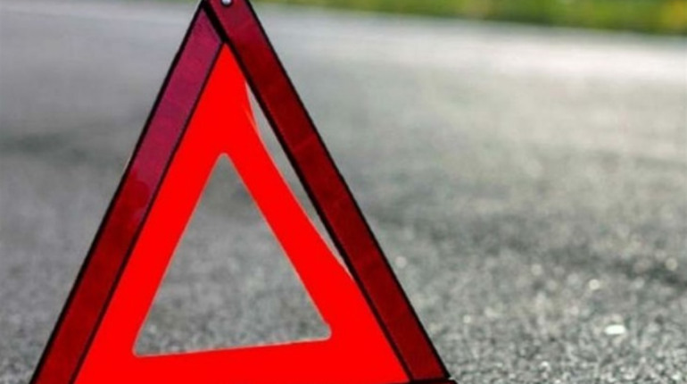 На Великдень  у ДТП потрапили двоє молодих корюківчан. Авто постраждалих випадково помітили проїжджі