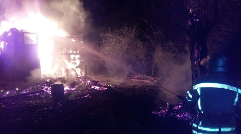 Хотів загасити сам: власник будинку отримав опіки у пожежі
