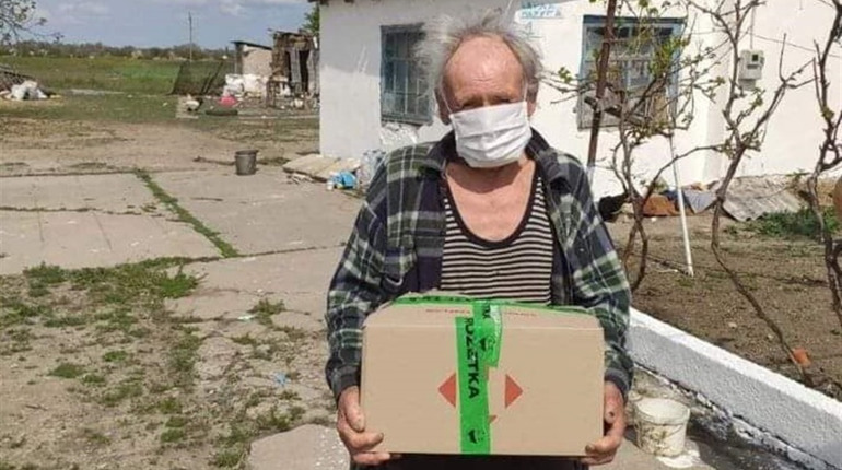 Продуктові набори від фонду “Життєлюб”, Rozetka та “Нової пошти” отримали пенсіонери Сірогозщини