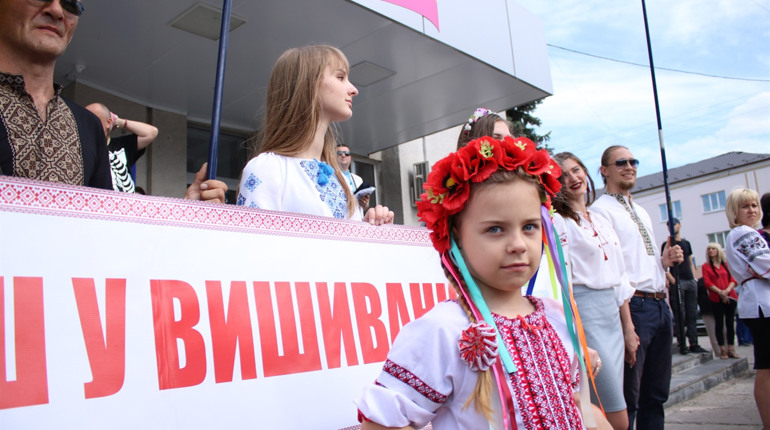 Ніжинців запрошують на віртуальний парад вишиванок