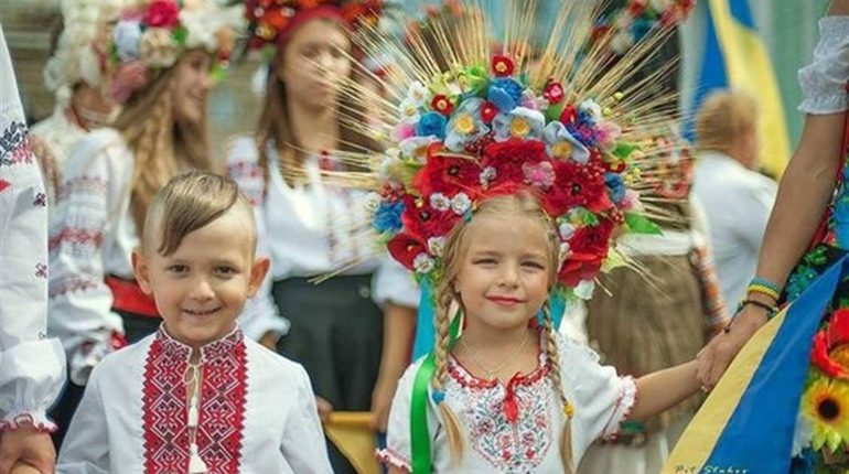 Результати фотоконкурсу "Сарни у вишиванках": чиє фото сподобалося найбільше